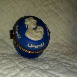 Cameo jewelry box